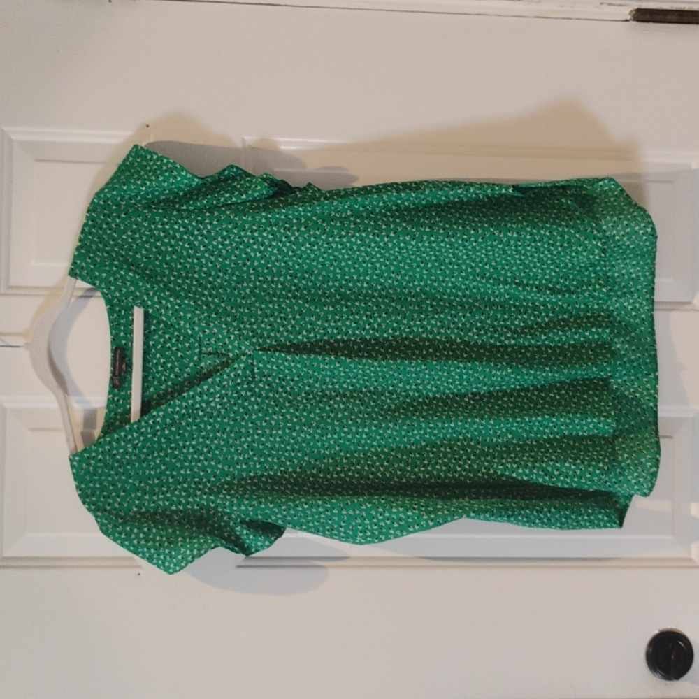Adriana Papell size extra large green with little flowers women's top